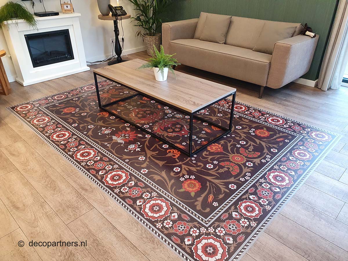 Vloerkleedsticker in verpleeghuis – vlakke print met levensecht tapijtpatroon voor een huiselijke en veilige uitstraling zonder struikelgevaar.