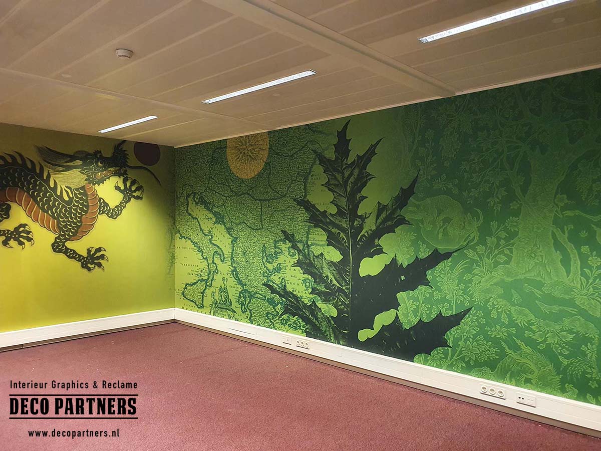 Fotobehang over ruwe en oneffen wand Akoestisch dempend en egaliserend fotobehang aangebracht over wand met grove structuur