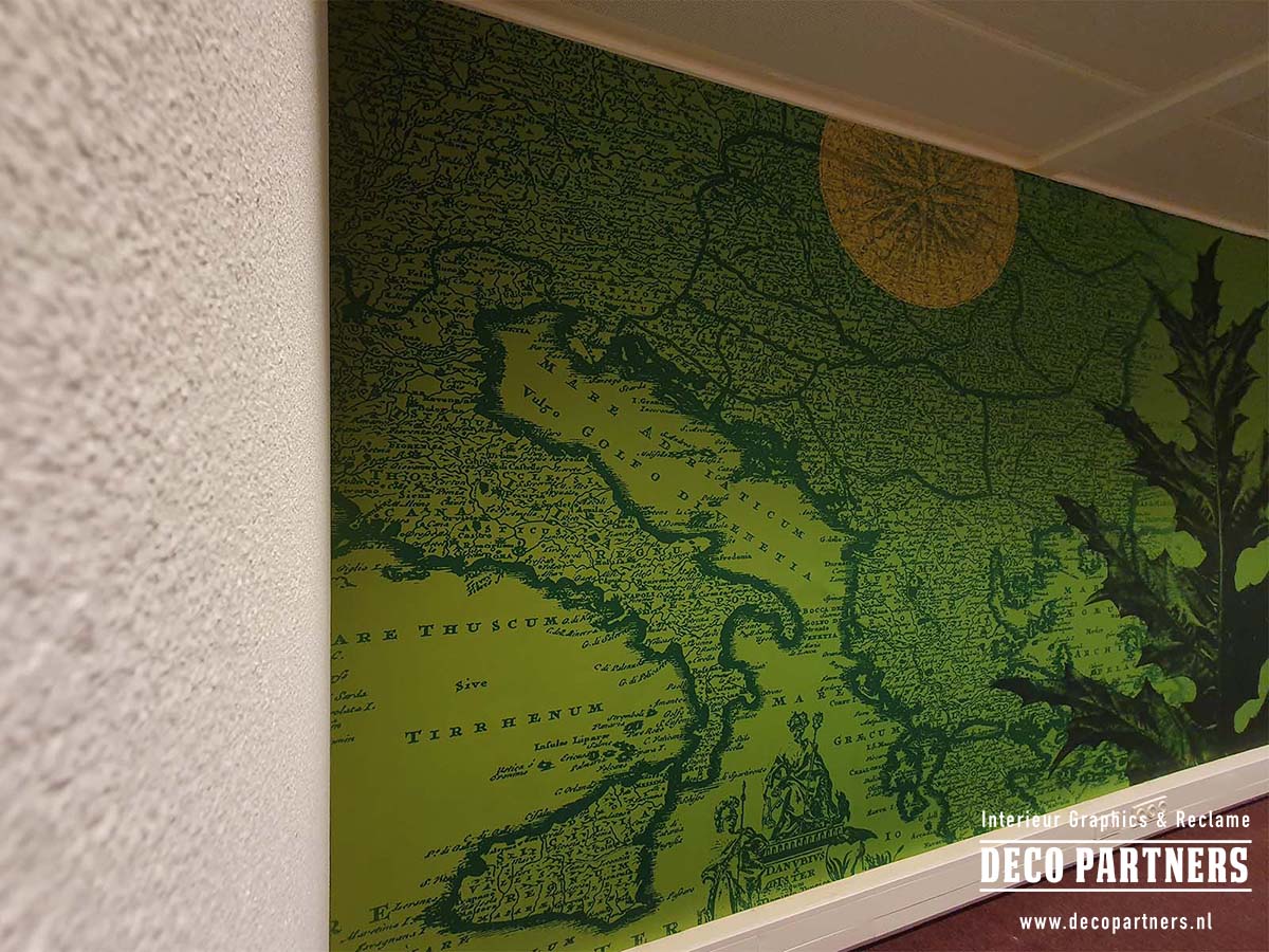 Naadloze fotowand op wand met structuur Naadloze groene fotowand aangebracht over ruwe wand met structuur
